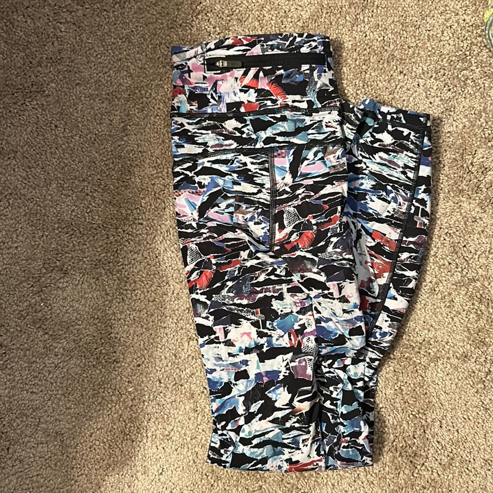 Lululemon leggings. Not sure what style.